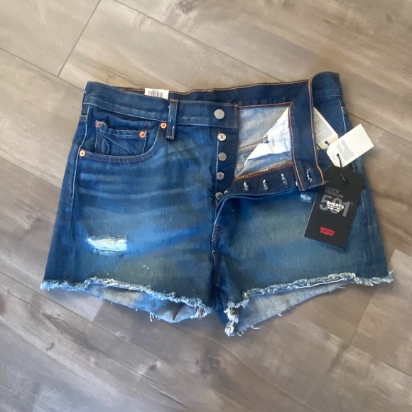 NWT Levi's Premium 501 Button Fly High Rise Cut Off Shorts - Picture 1 of 6